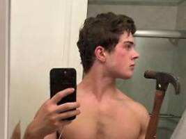 Alpha-Bros mit Rechtsdrall: Spritze in den Penis, Hammer ins Gesicht - was ist Looksmaxxing?