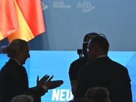 Dunkle Seite der Macht am Werk?: Plötzliche Star-Wars-Musik irritiert bei AfD-Parteitag