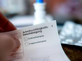 Einsparungen werden bezweifelt: Ärzte und Ökonomen gegen Attestpflicht ab Tag eins