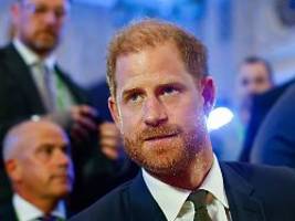 Kommt es zur Aussöhnung?: Bericht: Prinz Harry reist alleine nach London