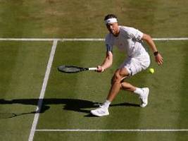 Pflichtsieg in Wimbledon: Durchwachsener Zverev marschiert ins Achtelfinale