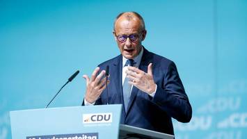 „Nörgler, wegtreten!“ So gibt Merz bei der Wüst-CDU den Motivationsredner