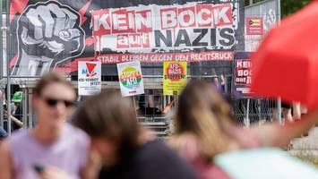 Blockade fehlgeschlagen: AfD-Delegierte tricksen Demonstranten aus