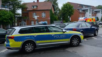 frauen mit schreckschusswaffe bedroht: polizei nimmt mann in geesthacht fest