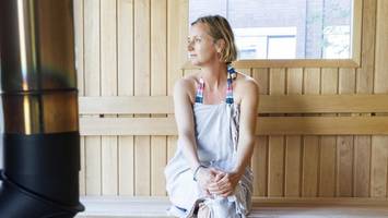 Besuch in Hamburgs neuer Hinterhof-Sauna: Abendblatt-Reporterin macht den Test
