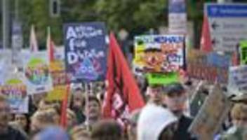 Demos in Erfurt: Tausendfacher Protest gegen die AfD - überwiegend friedlich