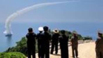 Kim Jong Un: Nordkoreas Machthaber beaufsichtigt Waffentests auf Marinezerstörer