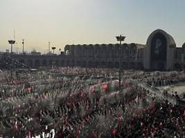 Massengebet in Teheran: Wird Chamenei-Sohn bei Trauerfeier erstmals öffentlich auftreten?