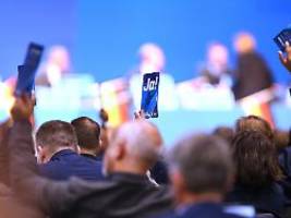 parteitag unter druck: afd setzt auf geschlossenheit - erfurt erlebt heftige proteste