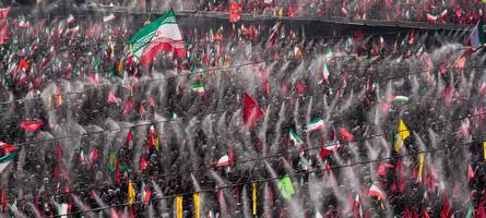 Das Regime im Iran nutzt die Trauerfeier für den getöteten Ali Khamenei, um die Welt zu täuschen