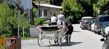 „Noch nie passiert“: Kutscher läuft nach Rechtsextremisten-Hochzeit in Wallfahrtskirche seinem Geld hinterher