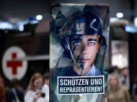 Kritik an Bundeswehr und Nato: Aufrüstung des Militärs macht Klimaziele zunichte