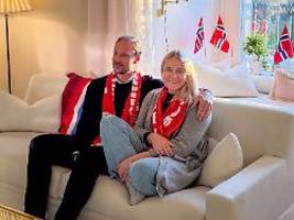 Mitfiebern bei Fußball-WM: Erste Fotos von Mette-Marit nach Lungentransplantation