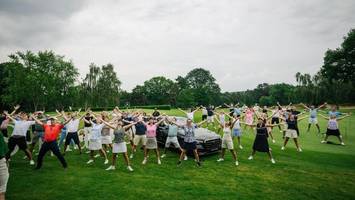 Mercedes Trophy in Wannsee: Aufwärmtraining mit dem „Physiopathen“