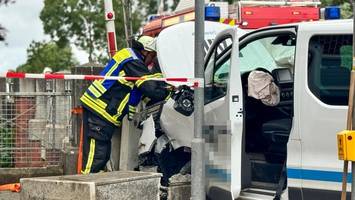 Unfall blockiert Brücke in Jork: Schifffahrtsweg zur Elbe derzeit dicht