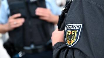 s-bahnhof reeperbahn: 18-jähriger beißt sicherheitsmann mehrmals in den arm