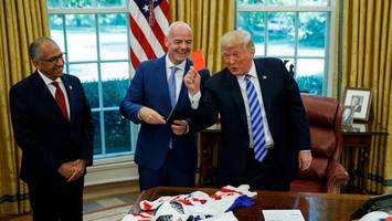 Kumpanei mit korrupter Note: Wie Trump den US-Stürmer zurück ins Spiel brachte