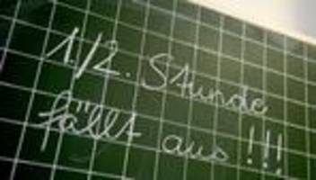 Bildung: Gegen Lehrermangel: Eltern übergeben 10.000 Unterschriften