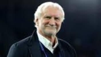 deutscher fußball-bund: rudi völler macht nach wm-aus als dfb-sportdirektor weiter