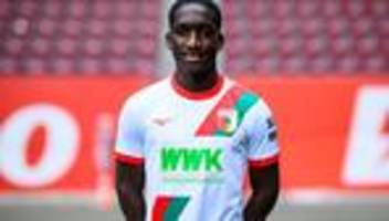 Fußball: Augsburg verleiht Offensivspieler Dong eine weitere Saison