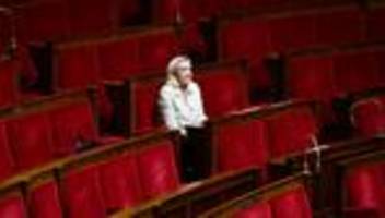 Marine Le Pen: Ob sie mit Fußfessel kandidiert, muss sie selbst entscheiden