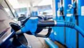 Reiseverkehr: So viel teurer ist Tanken an der Autobahn in Niedersachsen