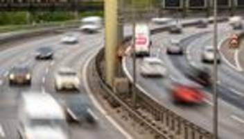 Reiseverkehr: Zum Ferienstart ist Geduld auf Autobahnen gefragt