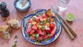 tomaten-wassermelonen-salat: hitzefrei!