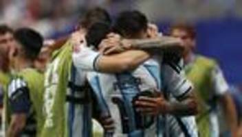 Fußball-WM 2026: Argentinien dreht Zwei-Tore-Rückstand und steht im Viertelfinale