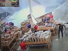 27 Kunden in US-Geschäft: Heftiger Regen bringt Supermarktdach zum Einsturz