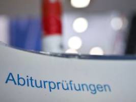 Bestnotenflut befürchtet: Lehrerverband sieht in zu guten Abiturnoten Problem