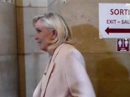 Ein Jahr Haft mit Fußfessel: Gericht bestätigt Verurteilung von Le Pen - Präsidentschaftskandidatur aber möglich