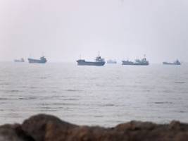 Katar macht Iran verantwortlich: Tanker droht nach Angriff nahe Straße von Hormus zu explodieren