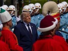 nato flext für trump: good cop, bad cop und fremdschäm-cop