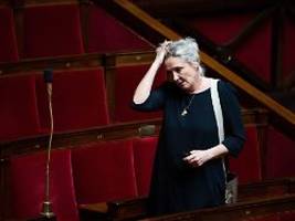 weg in den Élysée vor augen: le pen riskiert für ihren traum kopf und kragen