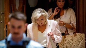 Kompliziertes Urteil in Paris: Le Pen darf antreten – aber nur mit Fußfessel