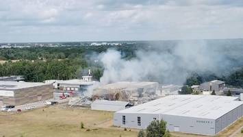 Millionen-Inferno in Oranienburg: Lagerhalle brennt komplett nieder