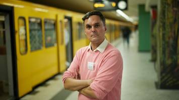 berlins „bäume-wässerer“ in neuköllner u-bahn „tätlich angegriffen“