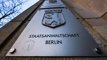 zehn millionen euro verschoben – vier signa-manager vor gericht