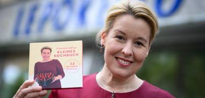 franziska giffey präsentiert ihre liebsten rezepte aus berlin. wer soll das essen?
