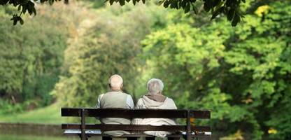 Lebenserwartung in Deutschland: Männer und Frauen erreichen Höchstwerte
