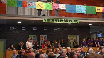 Abrigado: Was Schüler, Eltern, Lehrer und Anwohner dort täglich erleben