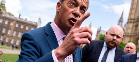 Rechtsaußenpolitiker Nigel Farage legt Mandat nieder