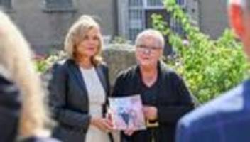 Vergangenheit: Klöckner nennt DDR-Vergleiche zur Lage heute absurd