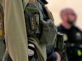 Fahrer soll Auto gerammt haben: ICE-Beamter erschießt mexikanischen Einwanderer