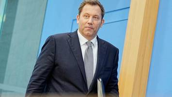 bundes-spd will ihren mitarbeitern die gehälter reduzieren