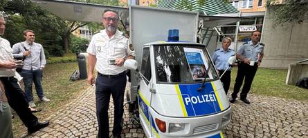 2,45 PS, 38 km/h und ein Blaulicht: Augsburger Polizei besitzt jetzt Bayerns einzige Polizei-Ape