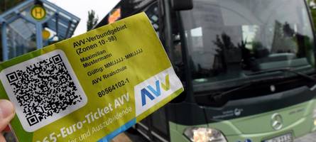 Wer zahlt das 365-Euro-Ticket für Schulkinder? Wie eine Mutter einen Ausweg sucht