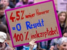 Klage erfolgreich: Gericht stoppt vorerst Honorarkürzung bei Psychotherapeuten