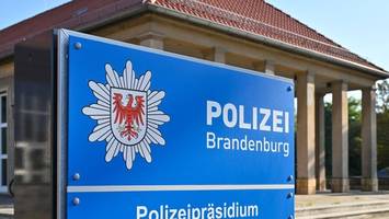 Hakenkreuz auf Partybild: Ermittlungen gegen Polizisten wegen NS-Symbol eingeleitet